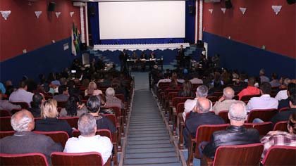 Foto do público no plenário da Câmara