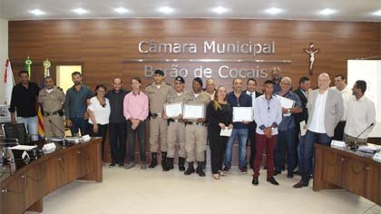 Foto de homenageados pela Câmara de Barão de Cocais