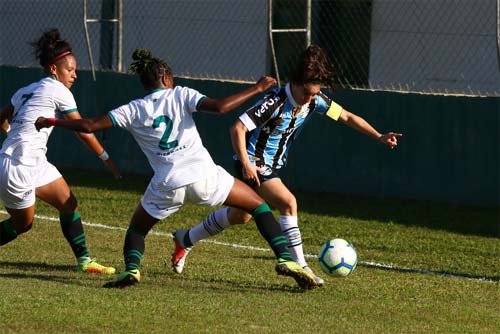 Foto de Karina, jogadora do Grêmio