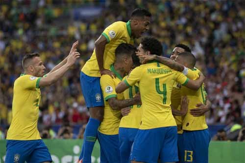 Foto de comemoraão de gol na Copa América